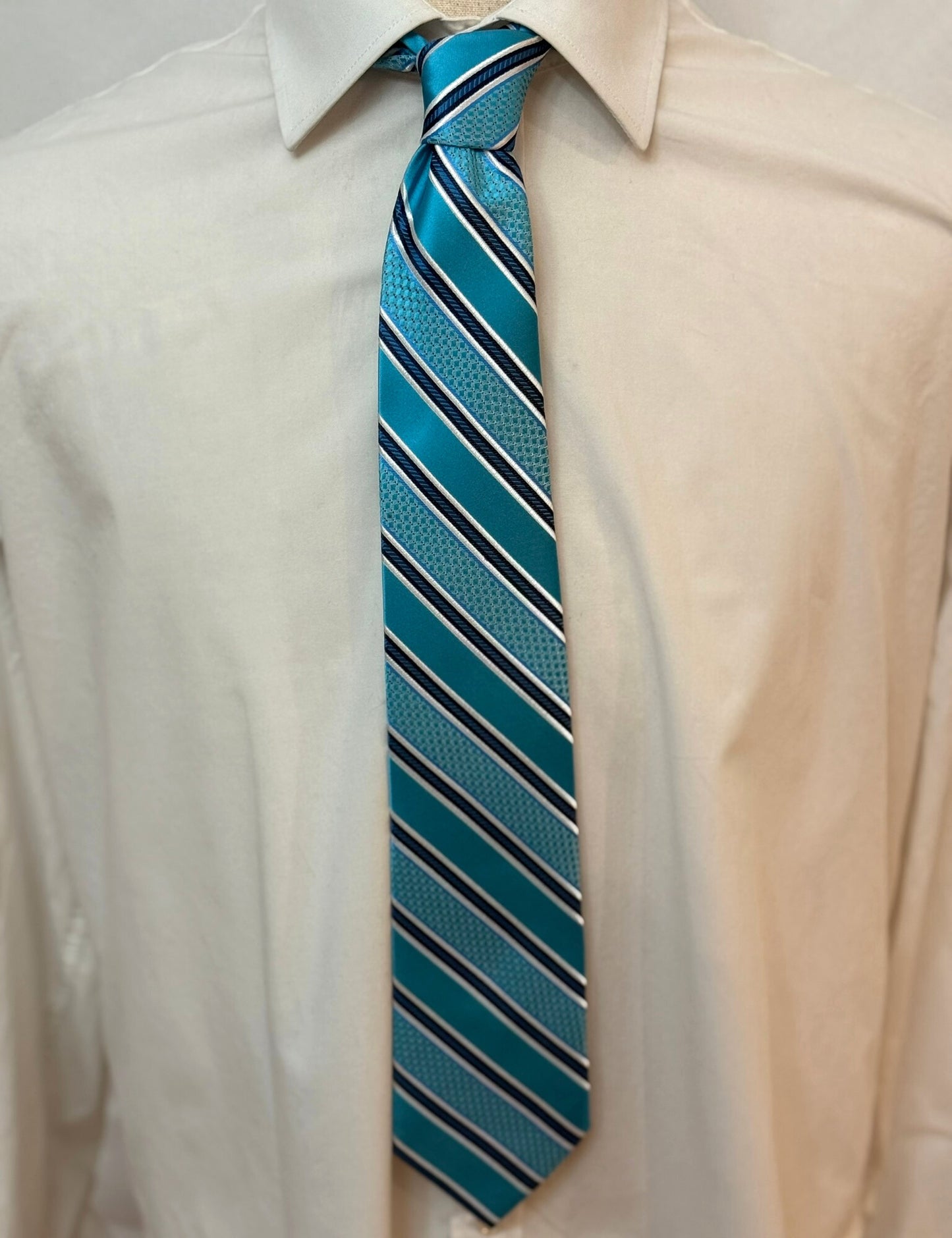 Corbata tejida a rayas azules y negras Oasis