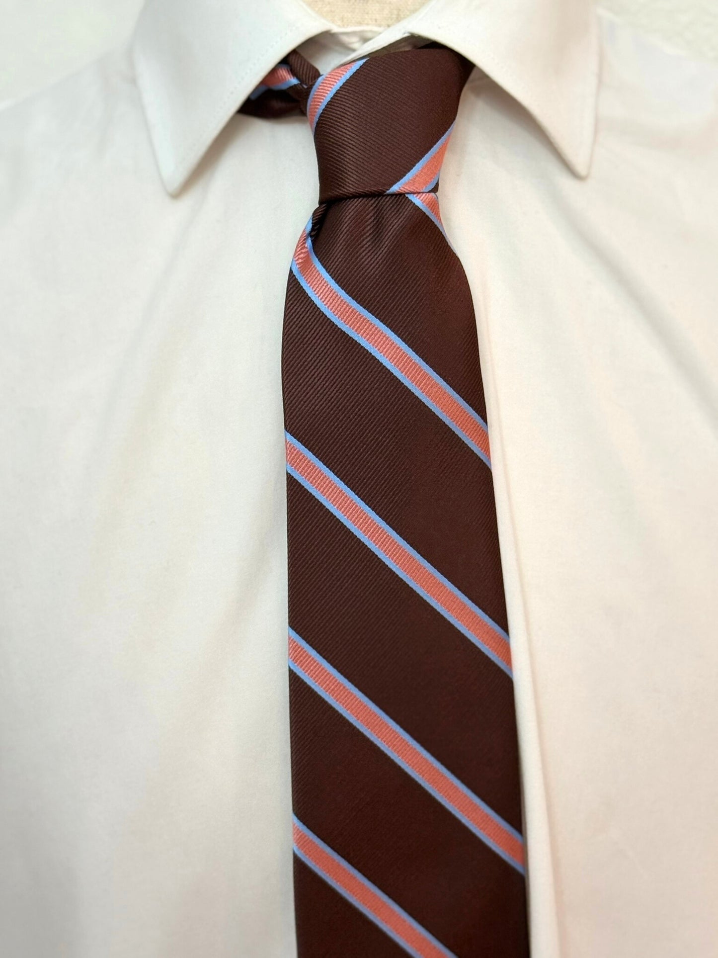 Corbata tejida a rayas azules y negras Oasis
