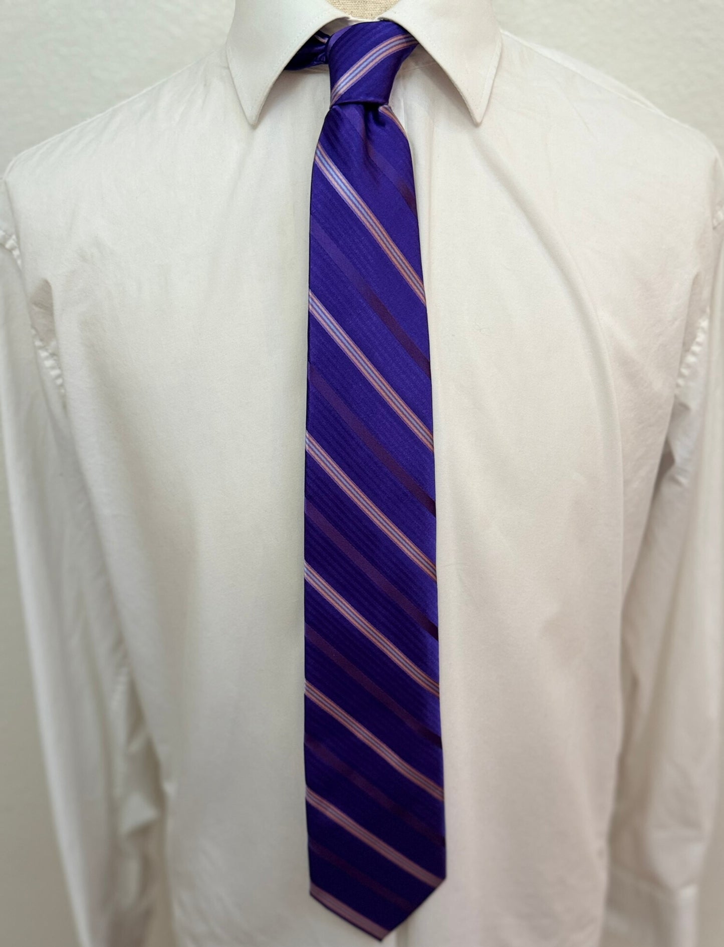 Corbata tejida a rayas azules y negras Oasis