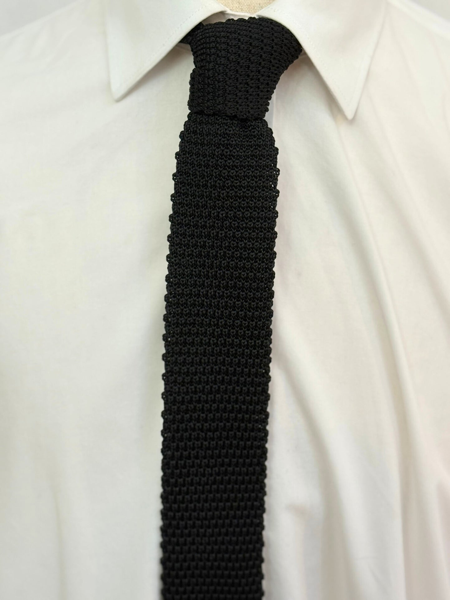 Corbata de punto negra lisa