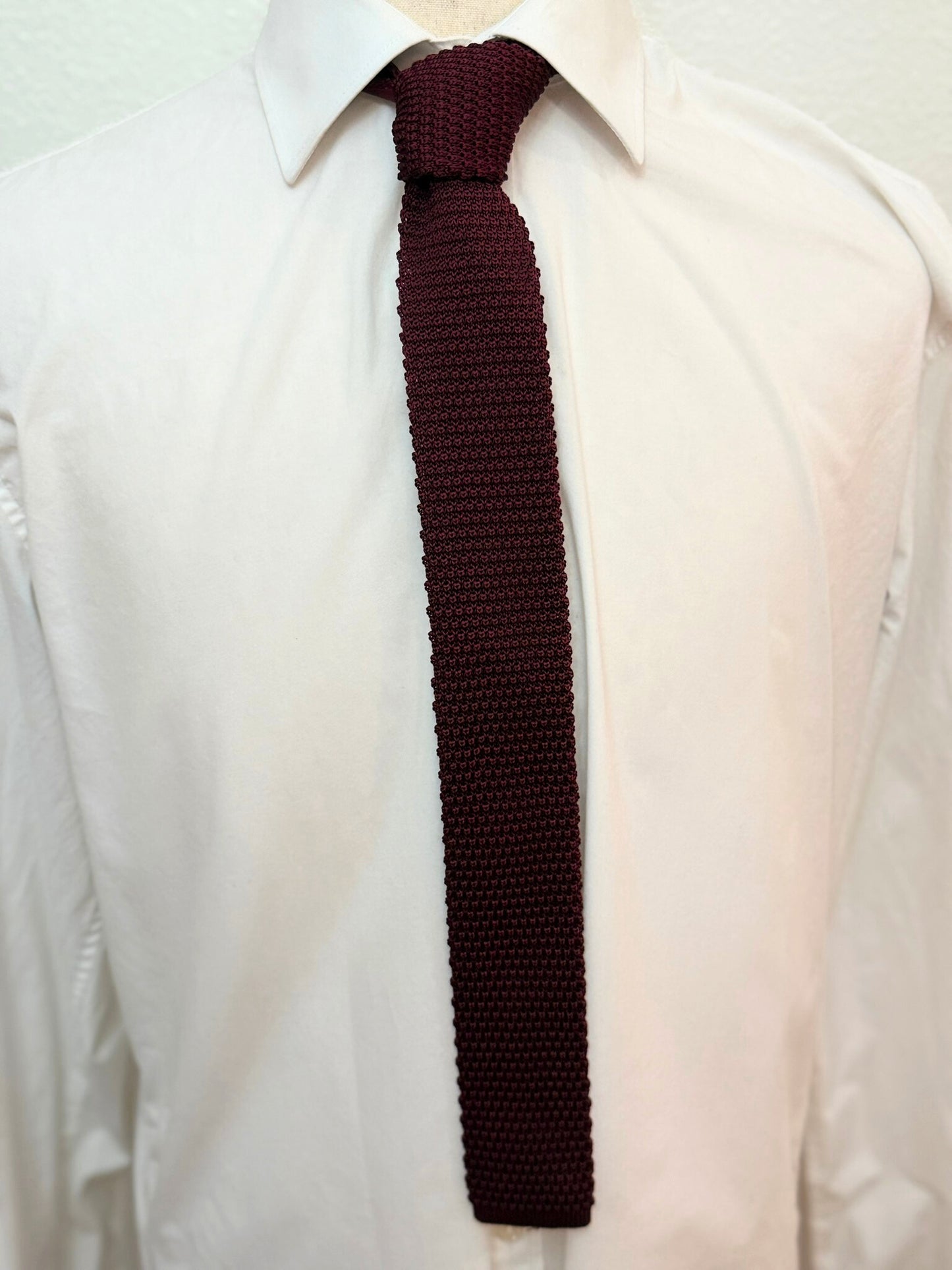 Solid Maroon knit necktie