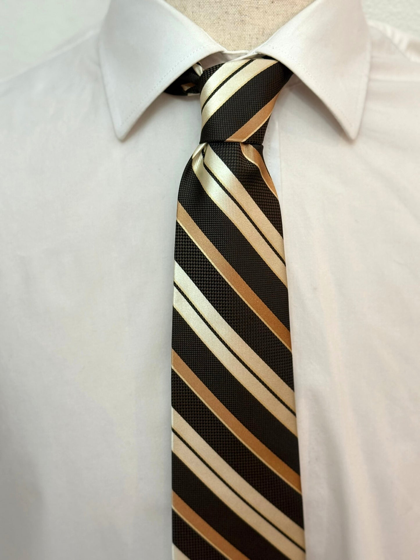 Corbata tejida a rayas azules y negras Oasis