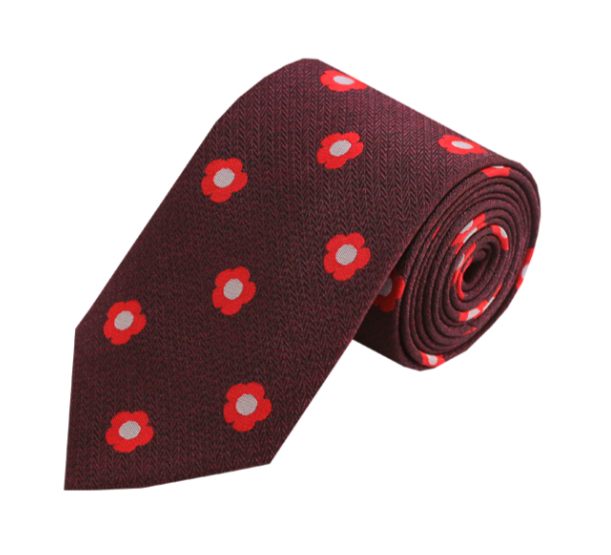 Estampado de flores rojas sobre corbata burdeos