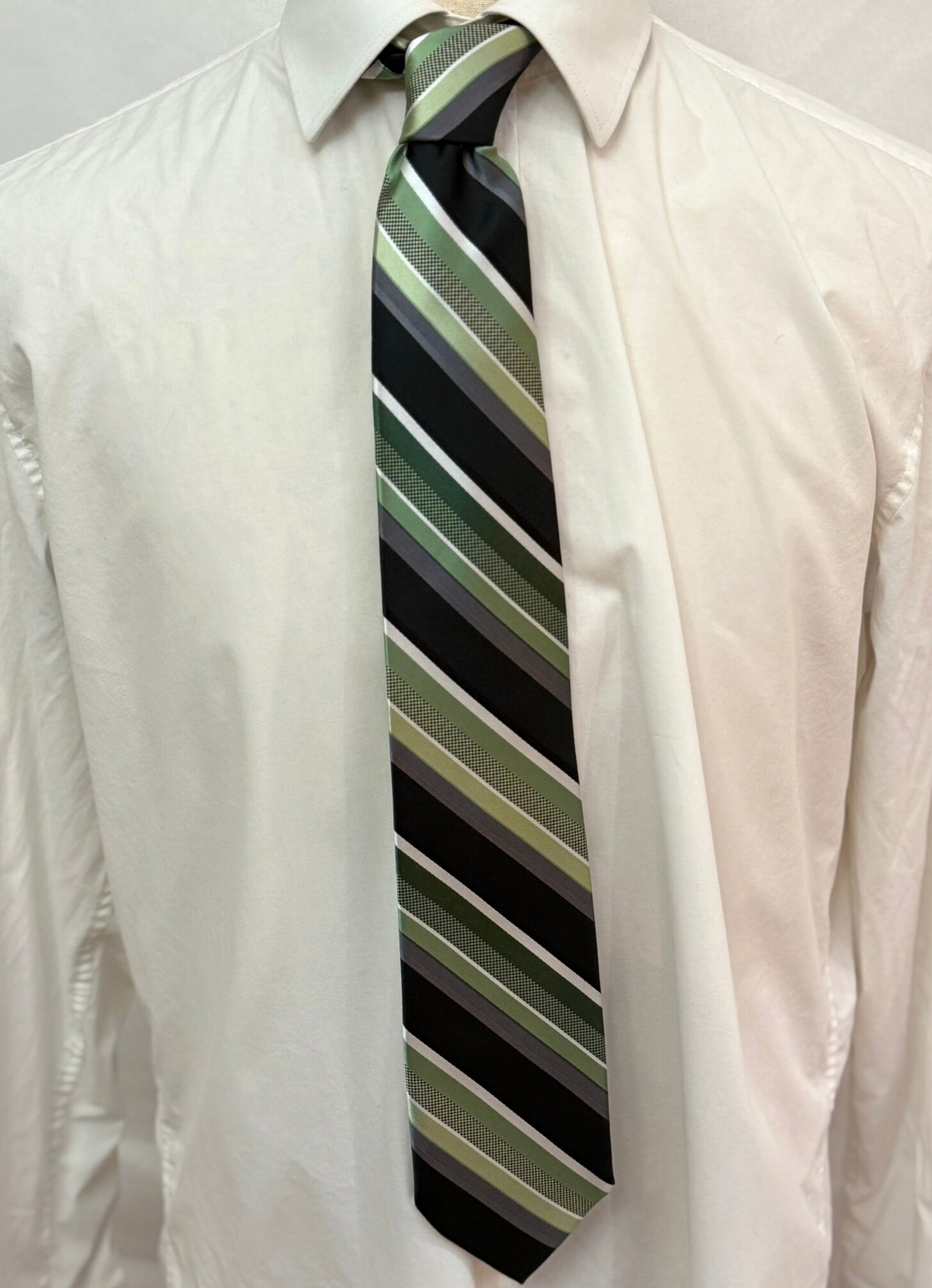 Corbata tejida a rayas azules y negras Oasis
